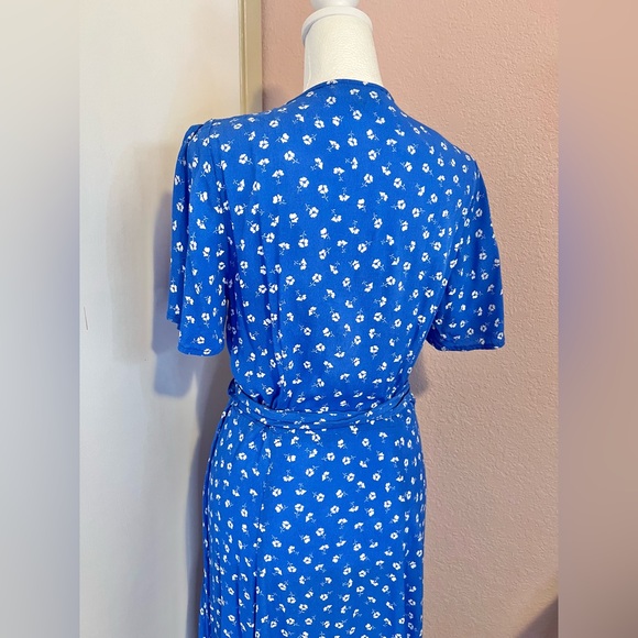 Maretta Blue and White Floral Print Wrap Midi Dress - Picture 12 of 16